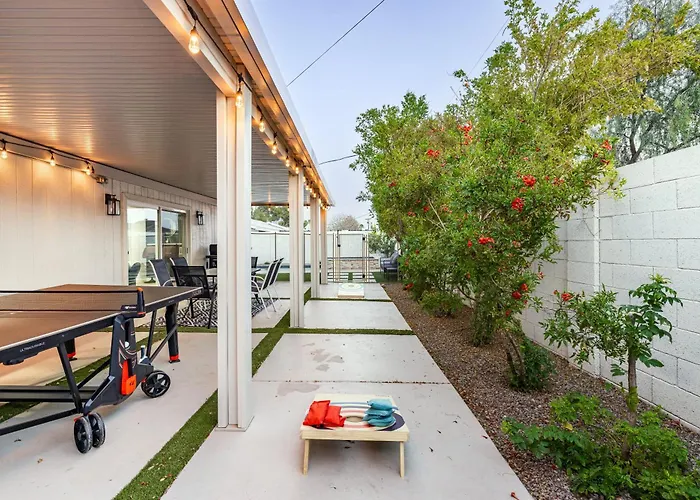 Moody Modern Desert Retreat - Backyard Bliss Awaits *