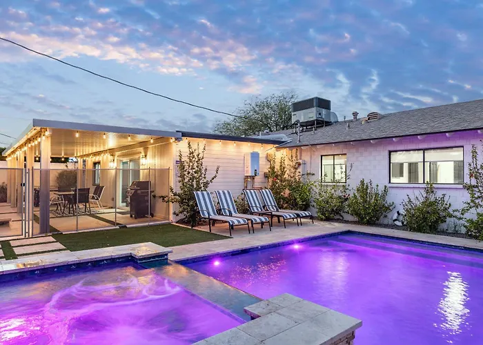Moody Modern Desert Retreat - Backyard Bliss Awaits *