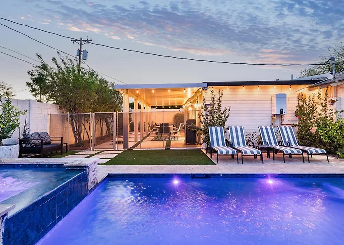 Moody Modern Desert Retreat - Backyard Bliss Awaits * Scottsdale
